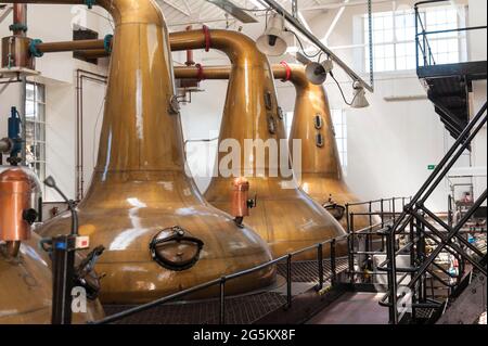 Tre distillati, distilleria di whisky, distilleria di whisky Highland Park, Kirkwall, terraferma, Isole Orkney, Scozia, Regno Unito, Europa Foto Stock