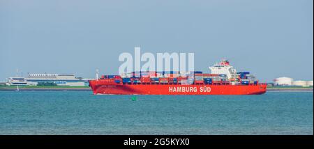 Grande nave portacontainer a vela a Vlissingen, Monte cervantes, amburgo sud, Breskens, Zeeland, paesi bassi, 20 luglio 2020 Foto Stock