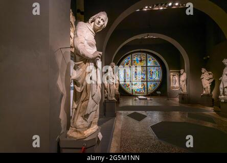 Maria di Mosè e altre sculture originali della facciata del Duomo 1284-1297, scultore Giovanni Pisano, Museo dell'Opera Metropolitana, Duomo Santa Foto Stock