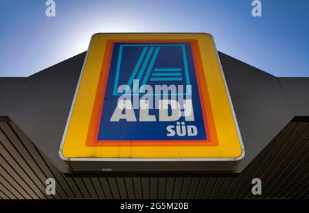 ALDI Süd, negozio di alimentari, logo sul cartello, Stoccarda, Baden-Württemberg, Germania, Europa Foto Stock