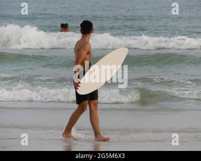 Sarasota, Florida, Stati Uniti. 23 Giugno 2021. Skimboards Zap, skimboards dal 1983. Artigiani e artisti che fanno ogni tavola a Venezia, Florida. Credit: John Marshall Mantel/ZUMA Wire/Alamy Live News Foto Stock