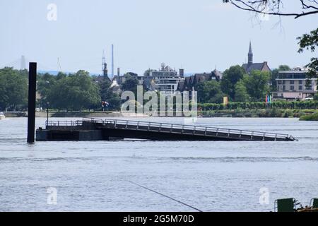 Ponte crollato a Geysir Andernach, Namedyer Werth 29.06.2021 Foto Stock