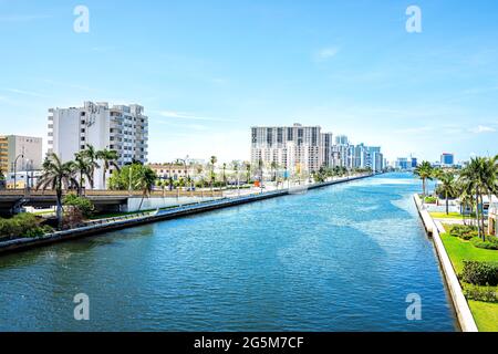 Hollywood Miami Beach Florida skyline cittadino di grattacieli residenziali edifici costieri condominio appartamenti sopra l'alto angolo di vista aerea di Stranaha Foto Stock