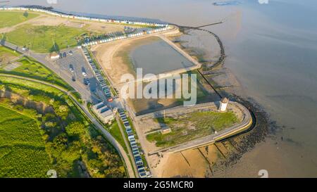 Torre faro di Brightlingsea al tramonto con splendida luce speciale giornata sul mare, Essex, Inghilterra, Regno Unito Foto Stock