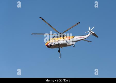 Un elicottero Sikorsky S-61 antincendio configurato per la soppressione aerea degli incendi e la lotta antincendio nello Utah. Foto Stock