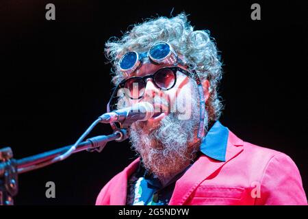 Verona, Italia. 28 Giugno 2021. Mirco Mariani - Extraliscio durante Extraliscio - e' bello perdersi, Concerto a Verona, Italia, 28 giugno 2021 Credit: Independent Photo Agency/Alamy Live News Foto Stock