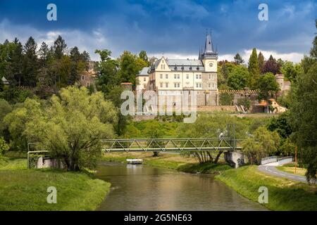 Pseudogoticky zamek z 1547, Zruc nad Sazavou, Středočeský kraj, Ceska republika / neo-gotico del castello dal 1547, città Zruc nad Sazavou, Boemia centrale, Foto Stock