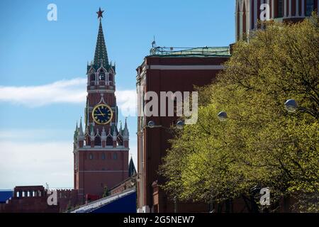 Russia Federation.Spasskaya Torre sulla Piazza Rossa. La piazza centrale di Mosca. Le mura del Cremlino. L'architettura della capitale della Russia.Re Foto Stock