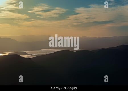 Vista all'alba del lago Roosevelt dall'Arizona Trail, Roosevelt, Arizona, U.S.A Foto Stock