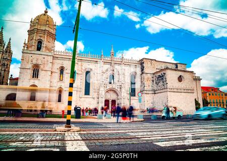 Tour turistico e punto di riferimento a Lisbona, Portugal. Architettura e luoghi famosi. Il Monastero degli Ieronimiti Foto Stock