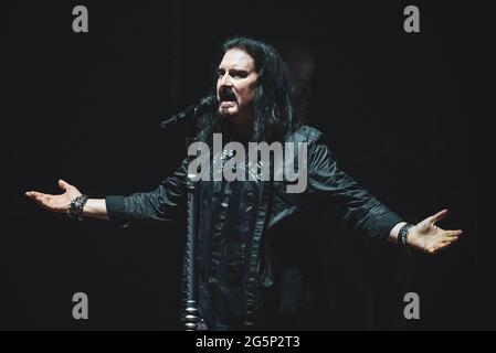 AUDITORIUM LINGOTTO, TORINO, ITALIA: James LaBrie, cantante della band progressive metal americana Dream Theater, ha suonato dal vivo sul palco per il tour "Images, Words and Beyond" di Torino. Foto Stock