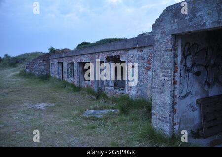 Vecchio bunker nelle dune dell'isola di Terschelling, Paesi Bassi. Foto Stock