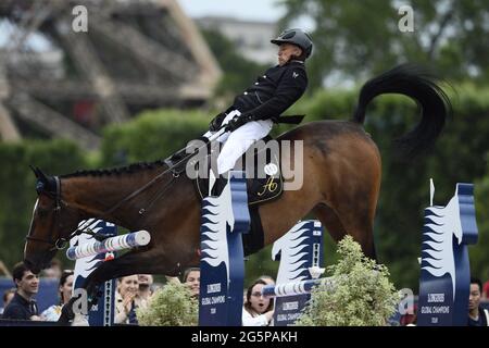 Olivier ROBERT (fra) a cavallo DI VIVALDI DES MENEAUX, Longines Global Champions Tour, Gran Premio di Parigi durante il Longines Paris Eiffel Jumping 2021, Longines Global Champions Tour Equestrian CSI 5 il 26 giugno 2021 a Champ de Mars a Parigi, Francia - Foto Christophe Bricot / DPPI / LiveMedia Foto Stock