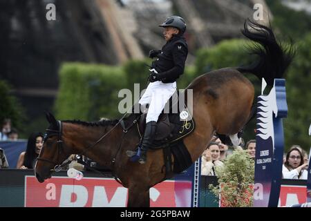 Olivier ROBERT (fra) a cavallo DI VIVALDI DES MENEAUX, Longines Global Champions Tour, Gran Premio di Parigi durante il Longines Paris Eiffel Jumping 2021, Longines Global Champions Tour Equestrian CSI 5 il 26 giugno 2021 a Champ de Mars a Parigi, Francia - Foto Christophe Bricot / DPPI / LiveMedia Foto Stock