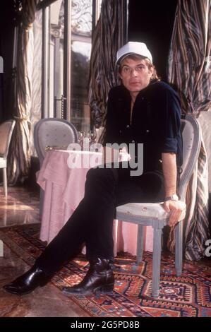 Milano Italia 02/06/1994 , David Lee Roth durante una sessione fotografica all'interno dell'Hotel Gallia Foto Stock