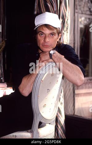 Milano Italia 02/06/1994 , David Lee Roth durante una sessione fotografica all'interno dell'Hotel Gallia Foto Stock