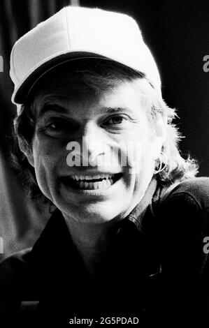 Milano Italia 02/06/1994 , David Lee Roth durante una sessione fotografica all'interno dell'Hotel Gallia Foto Stock