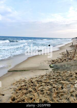 Onde sulla spiaggia, Chennai, nello Stato del Tamil Nadu, India Foto Stock