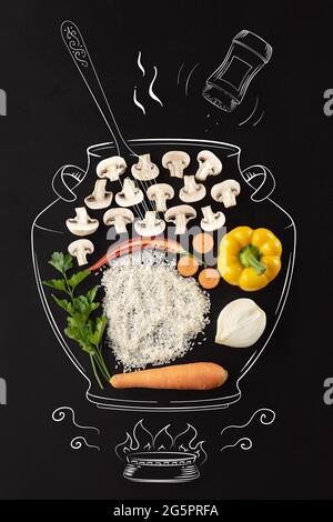 Set di ingredienti per la zuppa di funghi alla crema. Funghi, riso, cipolla, carote e pepe. Illustrazione. Disegnato in gesso. Pentola di cottura sul fuoco. Foto Stock