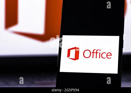 Foto editoriale sul tema della suite Microsoft Office. Foto illustrativa per le notizie su Microsoft Office suite - una famiglia di software client, server softw Foto Stock