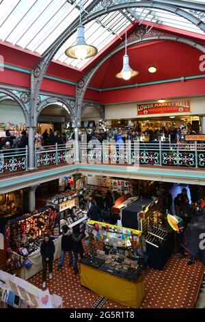 REGNO UNITO. INGHILTERRA. LONDRA. BLOCCO CAMDEN. LA SALA INFERIORE MARKKET NEL MERCATO DI CAMDEN. Foto Stock