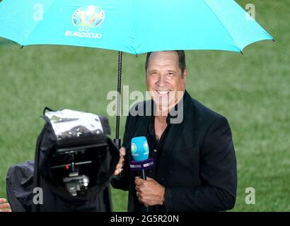 L'ex portiere dell'Inghilterra David Seaman presenta per essere Sport prima durante il round UEFA Euro 2020 della partita 16 al Wembley Stadium, Londra. Data immagine: Martedì 29 giugno 2021. Foto Stock