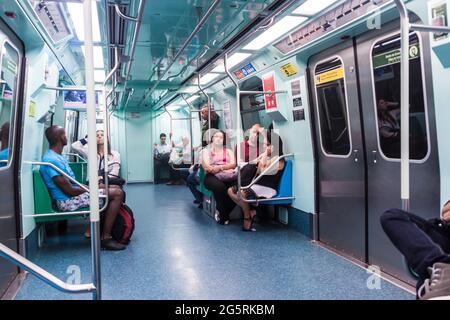 SAO PAULO, BRASILE - 2 FEBBRAIO: Vista del treno della metropolitana a Sao Paulo, Brasile Foto Stock