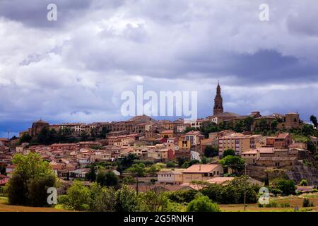 Briones un villaggio di Rioja dove il vino Rioja viene prodotto nelle loro cantine. Spagna Foto Stock