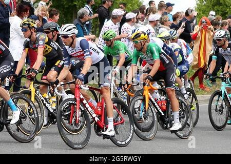 Redon, Fougeres, Francia, 29/06/2021, Julian Alaphilippe di Deceuninck-Quick Step, Bauke Mollema di Trek-Segafredo e Sonny Colbrelli di Bahrain-vittorioso durante il Tour de France 2021, gara ciclistica fase 4, Redon - Fougeres (150,4 km) il 29 giugno 2021 a Fougeres, Francia - Laurent LPI - Foto Foto Stock