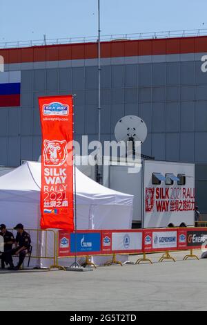 Omsk, Russia. 29 giugno 2021. Ingresso al territorio del veicolo e attrezzatura speciale dei partecipanti International Silk Way Rally, Credit: Igor Foto Stock