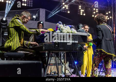 Kazimierz Dolny, Polonia - 8 luglio 2016: Concerto di Łąki Łan durante il festival estivo di musica e stile di vita Kazimiernikejszyn Foto Stock