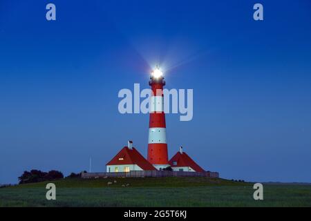 Westerheversand Faro in serata, Germania, Schleswig-Holstein, Westerheversand Foto Stock
