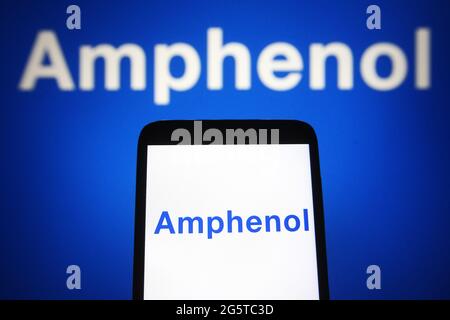 Ucraina. 29 Giugno 2021. In questa illustrazione fotografica, il logo Amphenol Corporation viene visualizzato su uno smartphone e sullo schermo del pc. (Foto di Pavlo Gonchar/SOPA Images/Sipa USA) Credit: Sipa USA/Alamy Live News Foto Stock