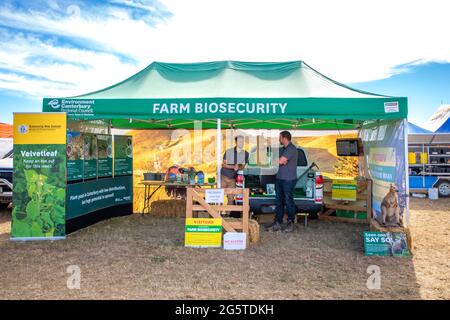 Kirwee, Canterbury, Nuova Zelanda, marzo 26 2021: Una tenda di biosicurezza di fattoria è in su ai giorni di campo agli agricoltori istruiti ed al pubblico. Foto Stock