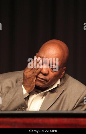 File foto datata 20 aprile 2009 del presidente sudafricano Jacob Zuma durante uno dei suoi numerosi impegni durante la sua campagna presidenziale del 2009 per la rielezione. Johannesburg, Sudafrica, . Martedì, la più alta corte sudafricana ha ordinato l’incarcerazione di Jacob Zuma, ex presidente del paese, per 15 mesi con accuse di disprezzo, dopo aver sfidato l’ordine di comparire dinanzi a un’indagine di corruzione che esaminava gli scandali finanziari mozzafiato che hanno contaminato il suo mandato di leader del paese dal 2009 al 2018. Photo by Halden Krog/Magazine Features/ABACAPRESS.COM Foto Stock