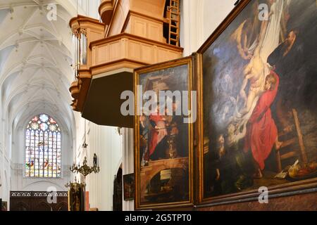 BELGIO. ANVERSA. ALL'INTERNO DELLA CATTEDRALE DI NOSTRA SIGNORA (ONZE-LIEVE-VROUWEKATHEDRAAL) COSTRUITA IN STILE GOTICO TRA IL 1352 E IL 1521 DAGLI ARCHITETTI JAN Foto Stock