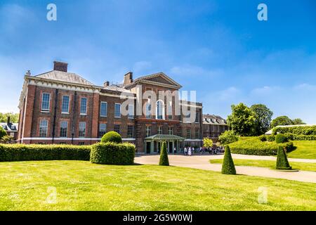 Esterno di Kensington Palace a Hyde Park, Londra, Regno Unito Foto Stock