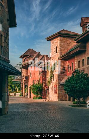 DUBAI, EMIRATI ARABI Uniti - 10 Maggio 2017: Old Style Street 18th age a Dubai Foto Stock