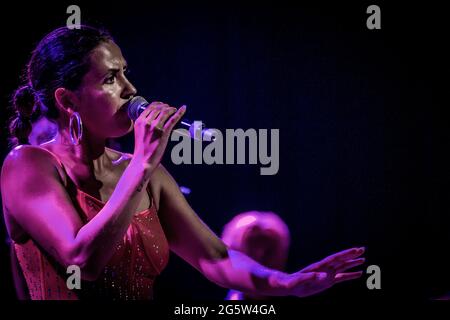 Copenaghen, Danimarca. 29 Giugno 2021. Il cantante e cantautore danese Coco O. esegue un concerto dal vivo all'Hotel Cecil di Copenhagen. (Photo Credit: Gonzales Photo/Alamy Live News Foto Stock