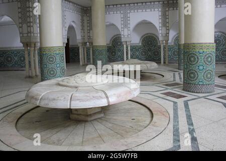 Il wudu wash room per le abluzioni della Grande Moschea di Hassan II, Casablanca, Marocco Foto Stock