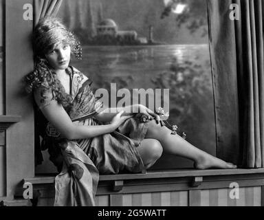 Ritratto dell'attrice americana Mary Miles Minter (1902-1984) del fotografo americano Albert Witzel, circa 1918 Foto Stock