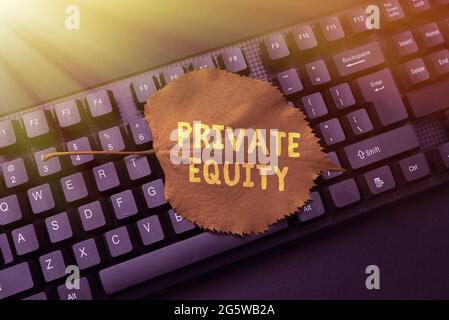 Didascalia di testo che presenta l'equità privata. Business idea partnership limitate composte da fondi non quotati in borsa Typing Cooking Instructions e. Foto Stock