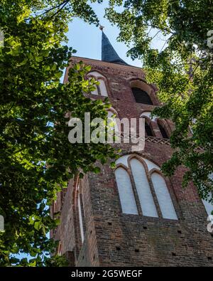 Chiesa Parrocchiale di S. Maria costruita in fasi tra la metà del XIII secolo e il 1520 sulla piazza della Chiesa di Gransee, distretto di Oberhavel, Brandeburgo, Germania Foto Stock