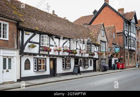 Historic New Inn a New Street, Salisbury, Wiltshire, Regno Unito, il 29 giugno 2021 Foto Stock