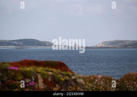 VEW di St Mary's con Bryher e Tresco sullo sfondo, Isles of Scilly, Cornovaglia, Regno Unito Foto Stock