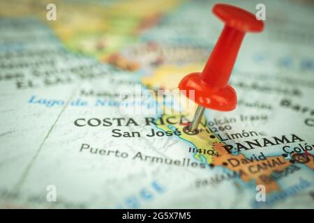 Località San Jose città in Costa Rica, puntino rosso sulla mappa di viaggio, punto di riferimento e marcatura, turismo e concetto di viaggio, Nord America Foto Stock