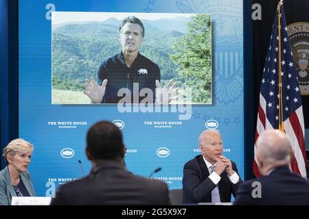 Washington, Stati Uniti. 30 giugno 2021. Mercoledì 30 giugno 2021, il Governatore della California Gavin Newsom ha commentato virtualmente la siccità, il caldo e gli incendi negli Stati Uniti occidentali durante un evento con il Presidente Joe Biden, il Vice Presidente Kamala Harris, i governatori statali e i membri del Gabinetto a Washington, DC. Foto di Sarah Silbiger/UPI Credit: UPI/Alamy Live News Foto Stock