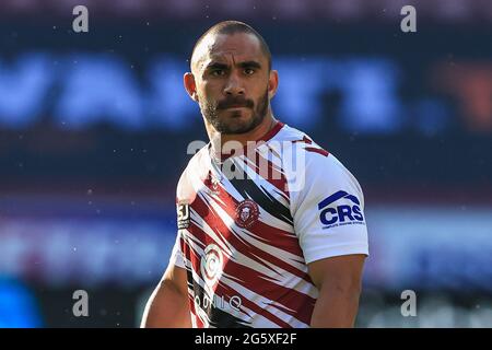 Thomas Leuluai (7) di Wigan Warriors durante il riscaldamento pre-partita Foto Stock