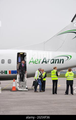 Servizio inaugurale della compagnia aerea Aer Arann da Waterford, Irlanda, all'aeroporto di Londra Southend. Aereo ATR 42 gestito da Stobart Air per conto di Aer Lingus. Foto Stock