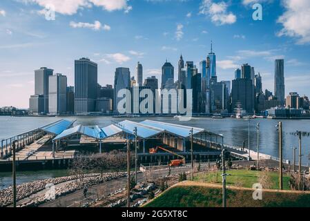 Vista dello skyline di Manhattan da Brooklyn Heights, Brooklyn, New York City Foto Stock